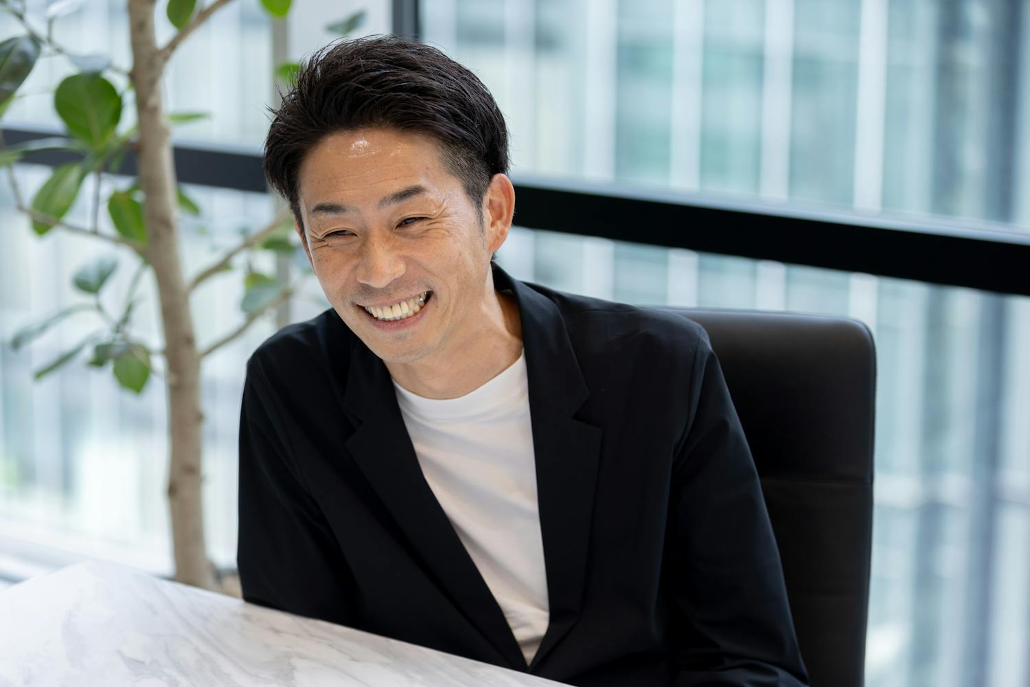 熱狂こそが、事業を動かす原動力。100億のビジネスを育てた男が挑む、「個の力」を最大化する組織づくり。のサムネイル画像