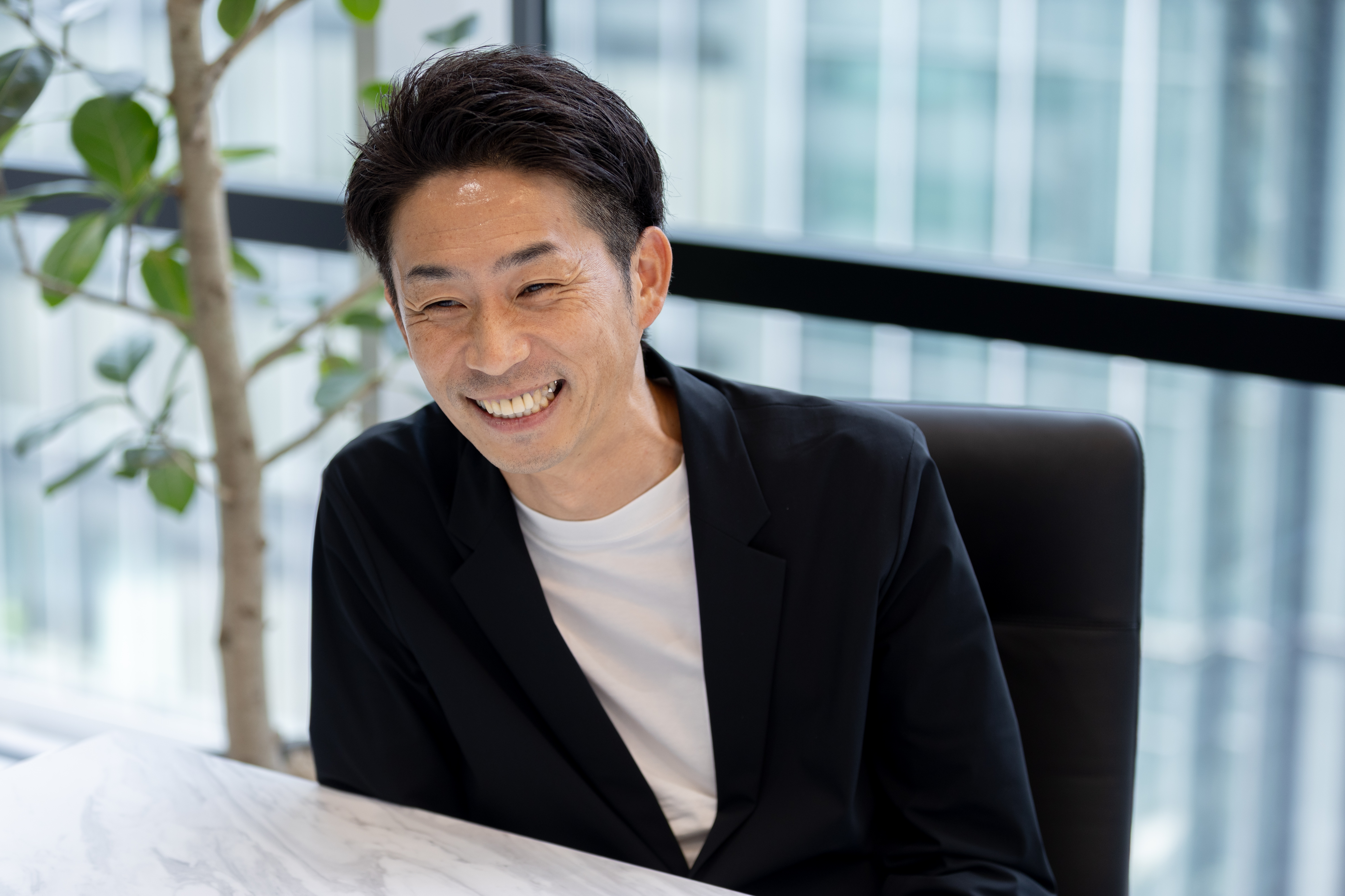 熱狂こそが、事業を動かす原動力。100億のビジネスを育てた男が挑む、「個の力」を最大化する組織づくり。のサムネイル画像