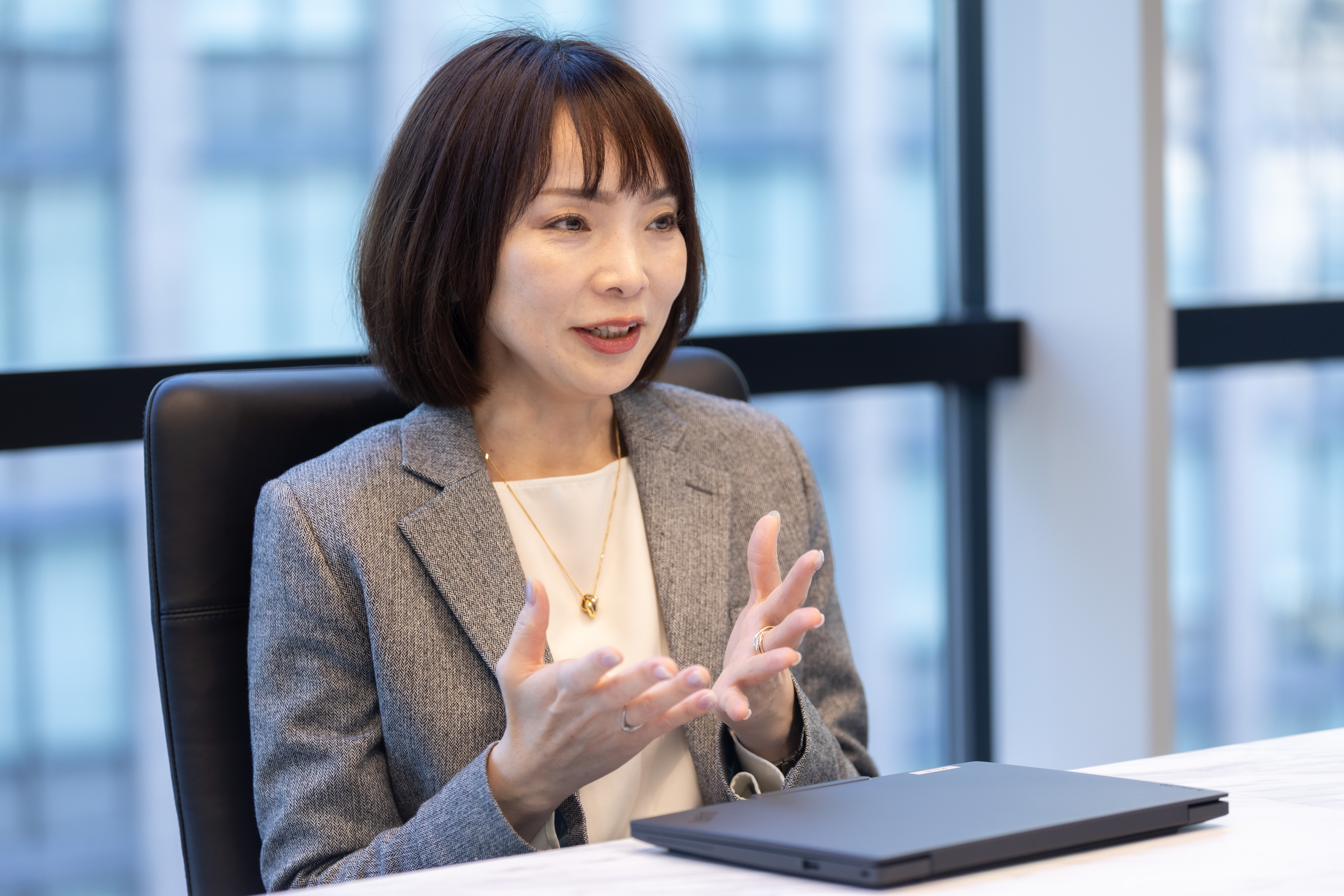 「点」を繋ぎ、価値ある「線」にする。ビジネスと技術の翻訳者が描く、アオラナウの勝ち筋。