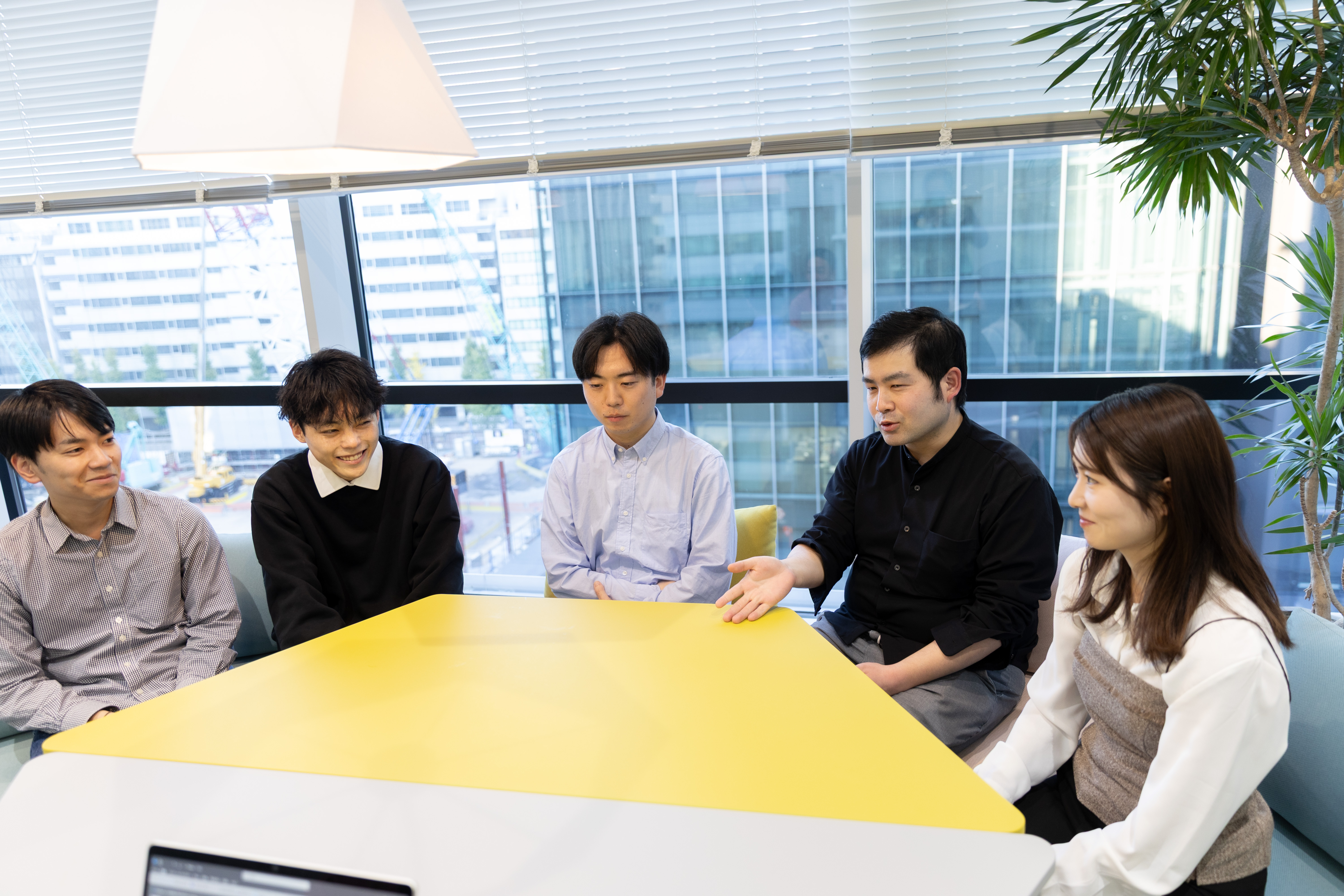 「指示待ち」から「価値創造」へ。カオスを楽しめる仲間と、業界の常識を覆す。